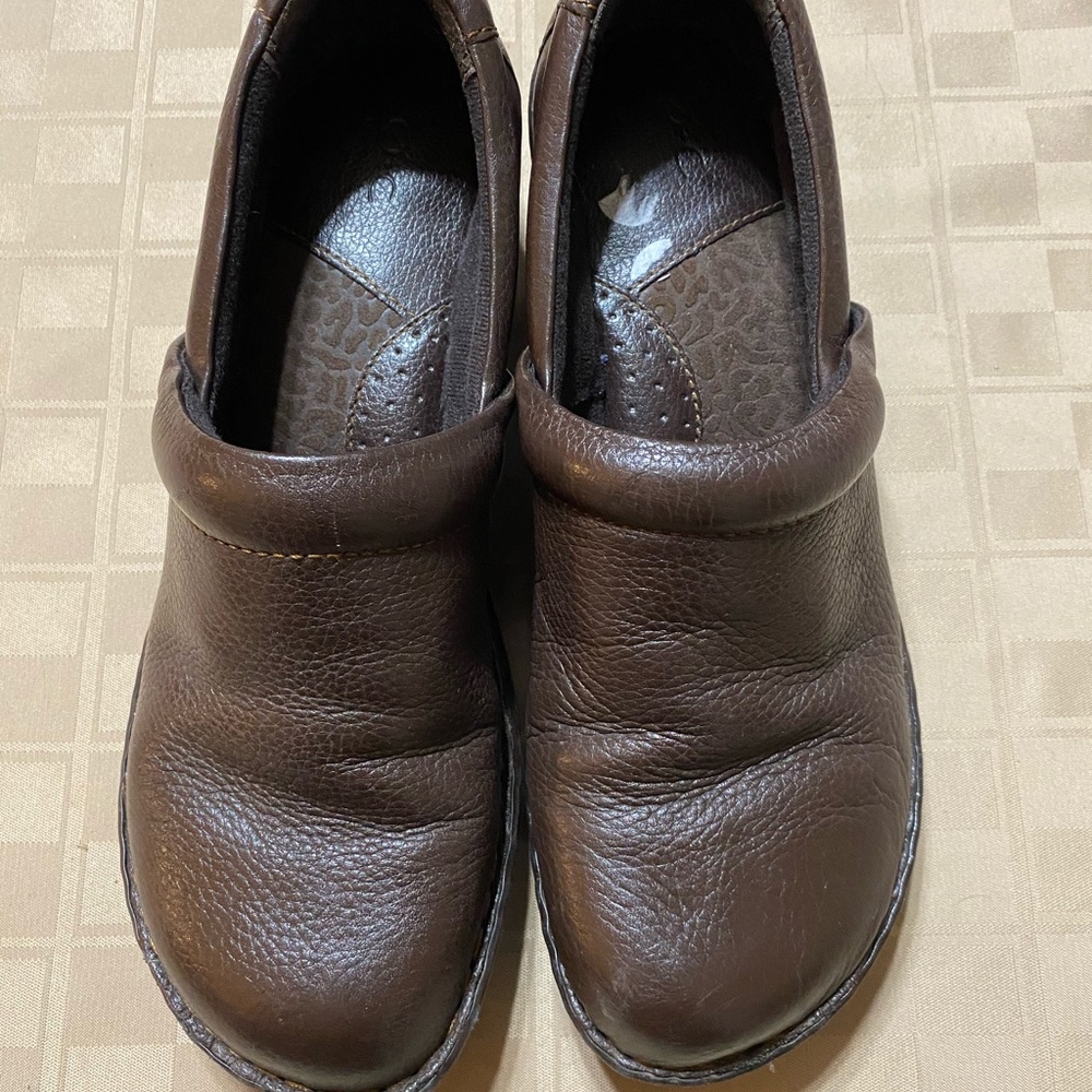 Boc Born 10M Women’s Brown Leather Clogs Slip on BC6632 Leather Upper 2.25” Heel